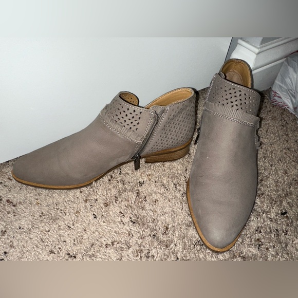 LUCKY BRAND grey leather booties - Picture 2 of 4